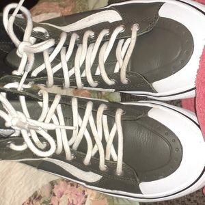 Vans off the wall tennis shoe